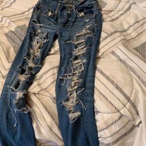 Size 0 ripped American eagle jeans!